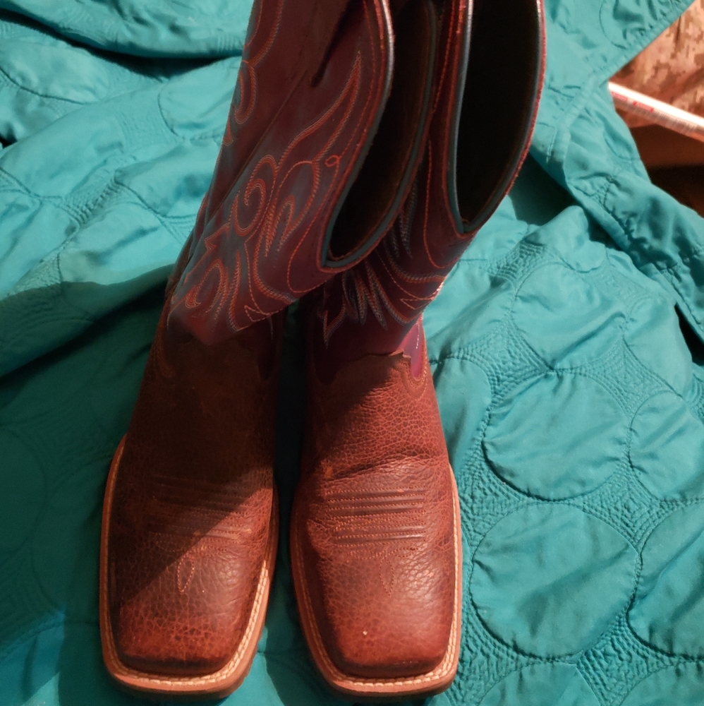 Ladies Ariat boots